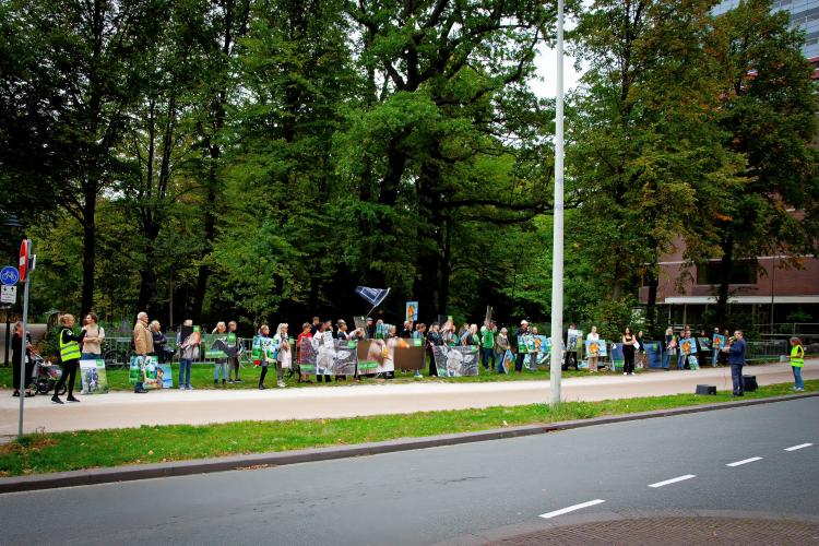 Er waren meer dan 50 mensen aanwezig tijdens de demonstratie