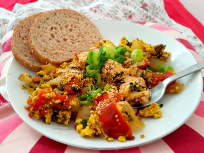 Scrambled tofu: een makkelijk recept van Animal Rights.