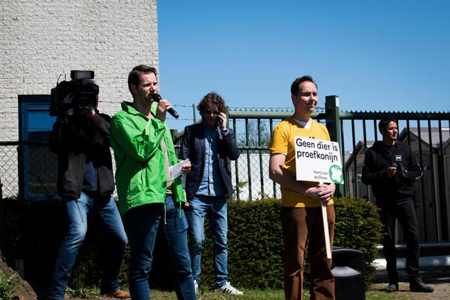 René Vonk van GroenLinks en Marco van der Wel van de Partij voor de Dieren bij de demonstratie