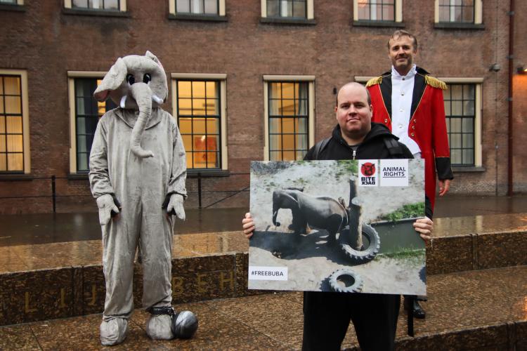 Demonstratie met Bite Back voor Buba bij de Tweede Kamer.