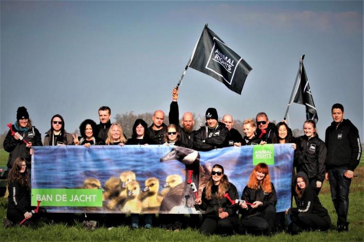 Animal Rights richt pijlen op Reeuwijkse plassen.