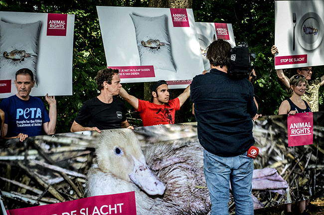 Veel pers aanwezig op de demonstratie